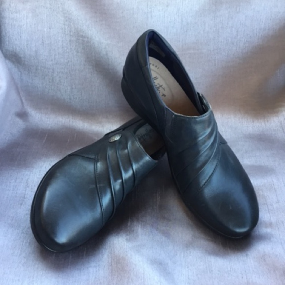 Women’s Clark’s Navy Blue Size 8M
